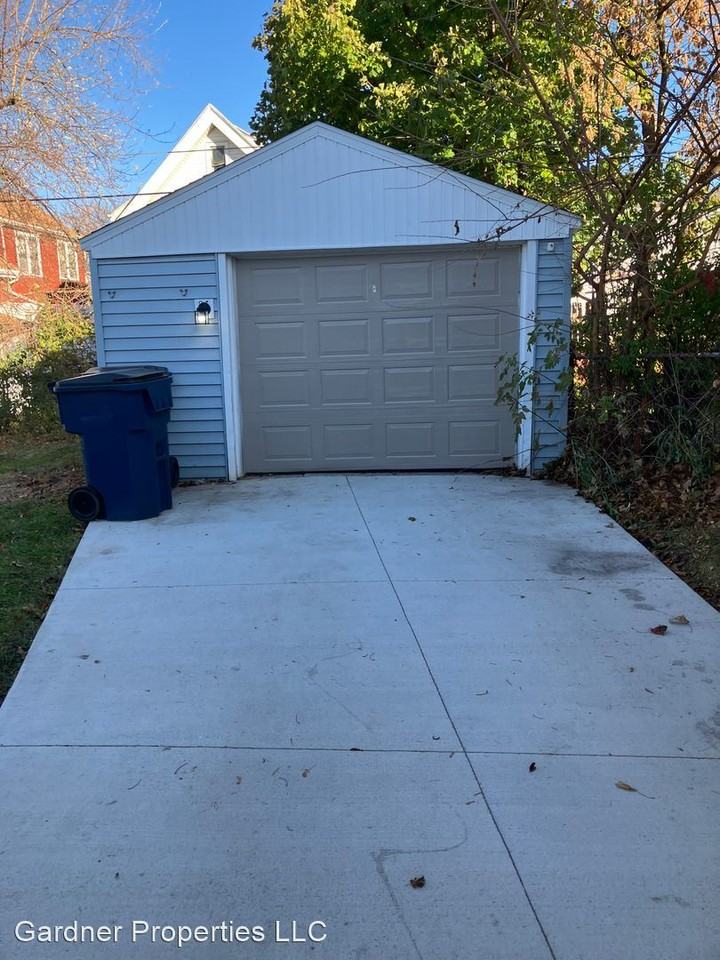 2928 N 58th St - Photo 2 of 7