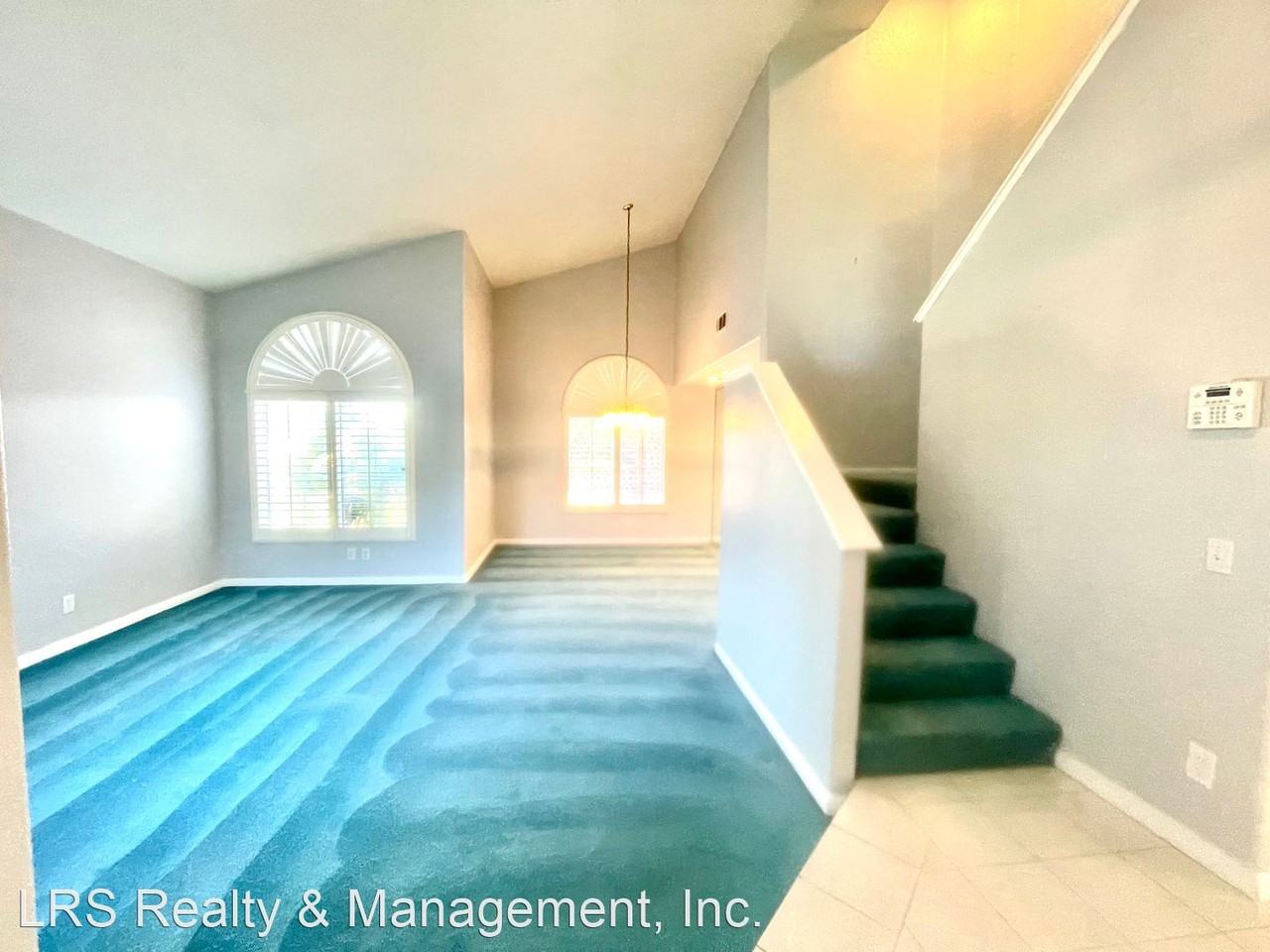 445 S Burney St - Photo 3 of 24