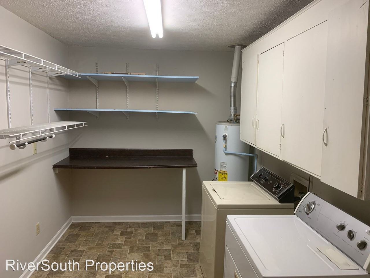 2821 Bridgewater Dr - Photo 2 of 6