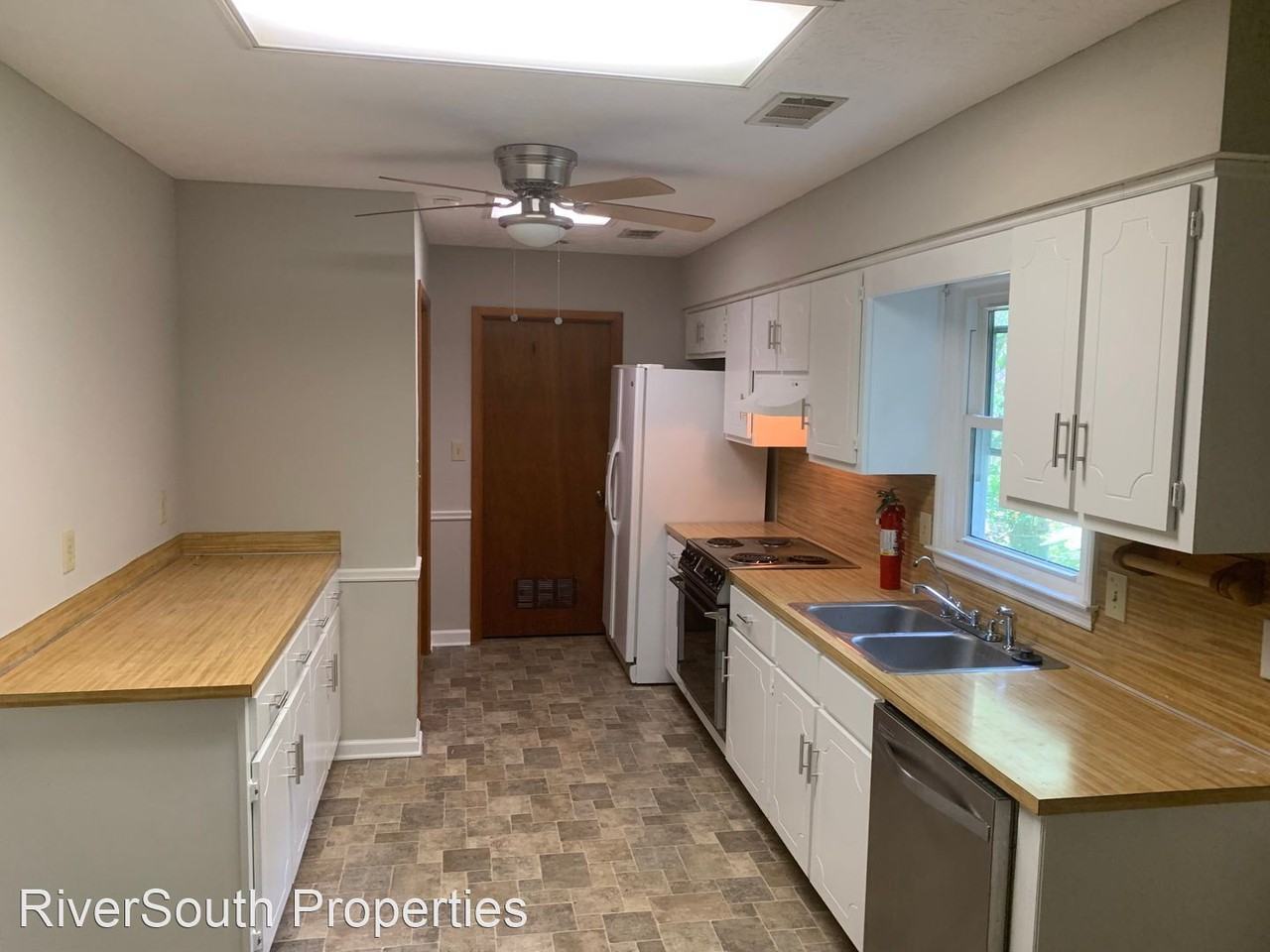 2821 Bridgewater Dr - Photo 3 of 6