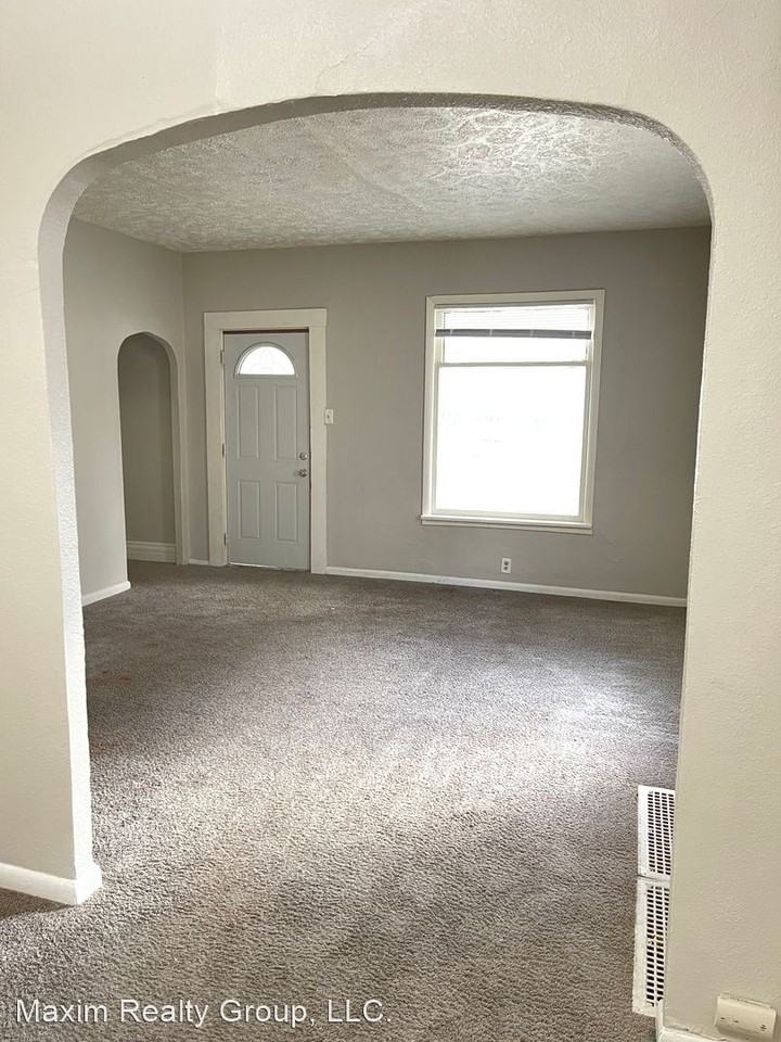 2620 D St - Photo 2 of 50