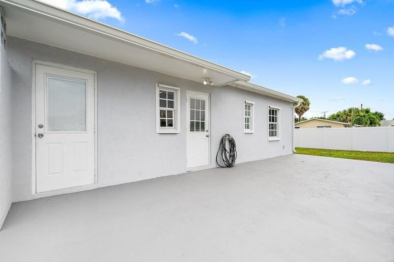 Garden Ave, West Palm Beach, FL 33405 2 Bedroom Apartment for 2,599