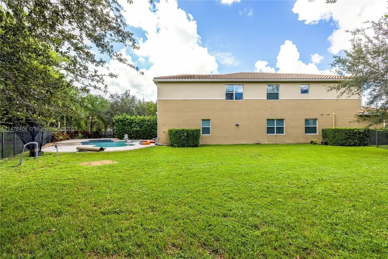 Santalo Cove Ct - Photo 3 of 8