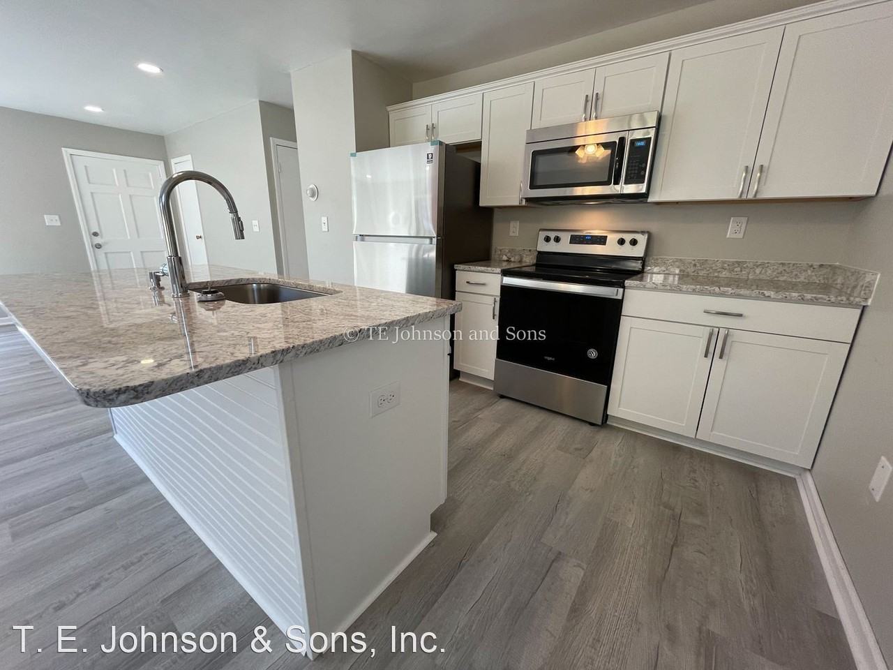 406 Mason St - Photo 2 of 12
