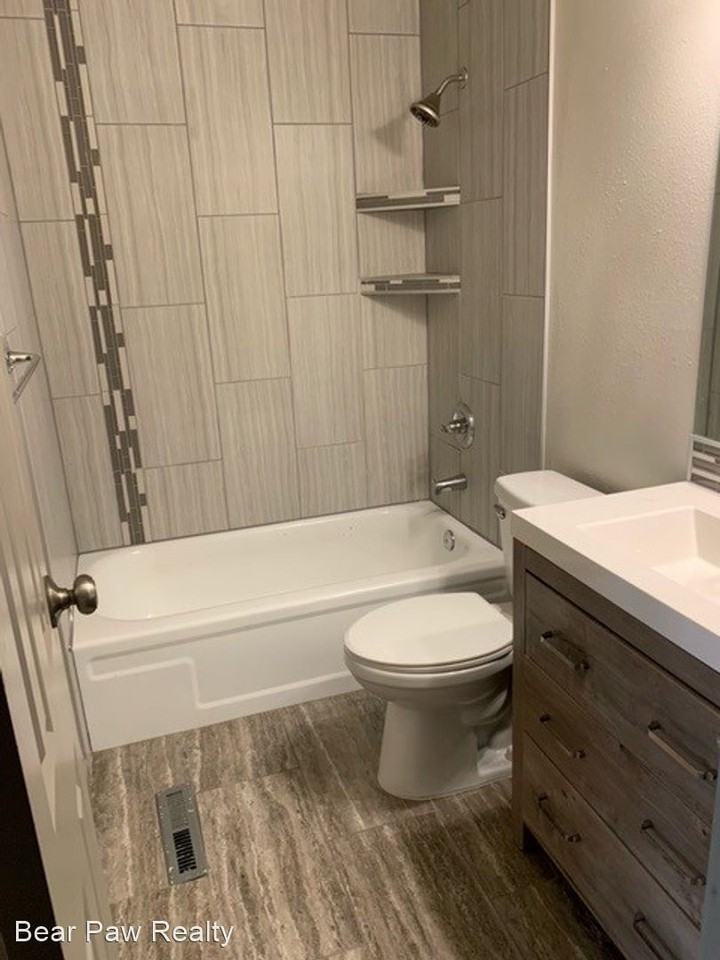 533/535 W 5th St - Photo 3 of 19