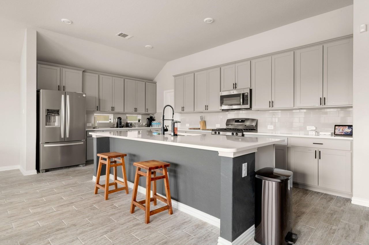 Winchester Way - Photo 2 of 16