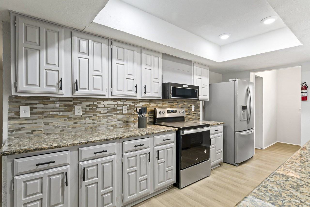 Horizon Pl - Photo 3 of 9