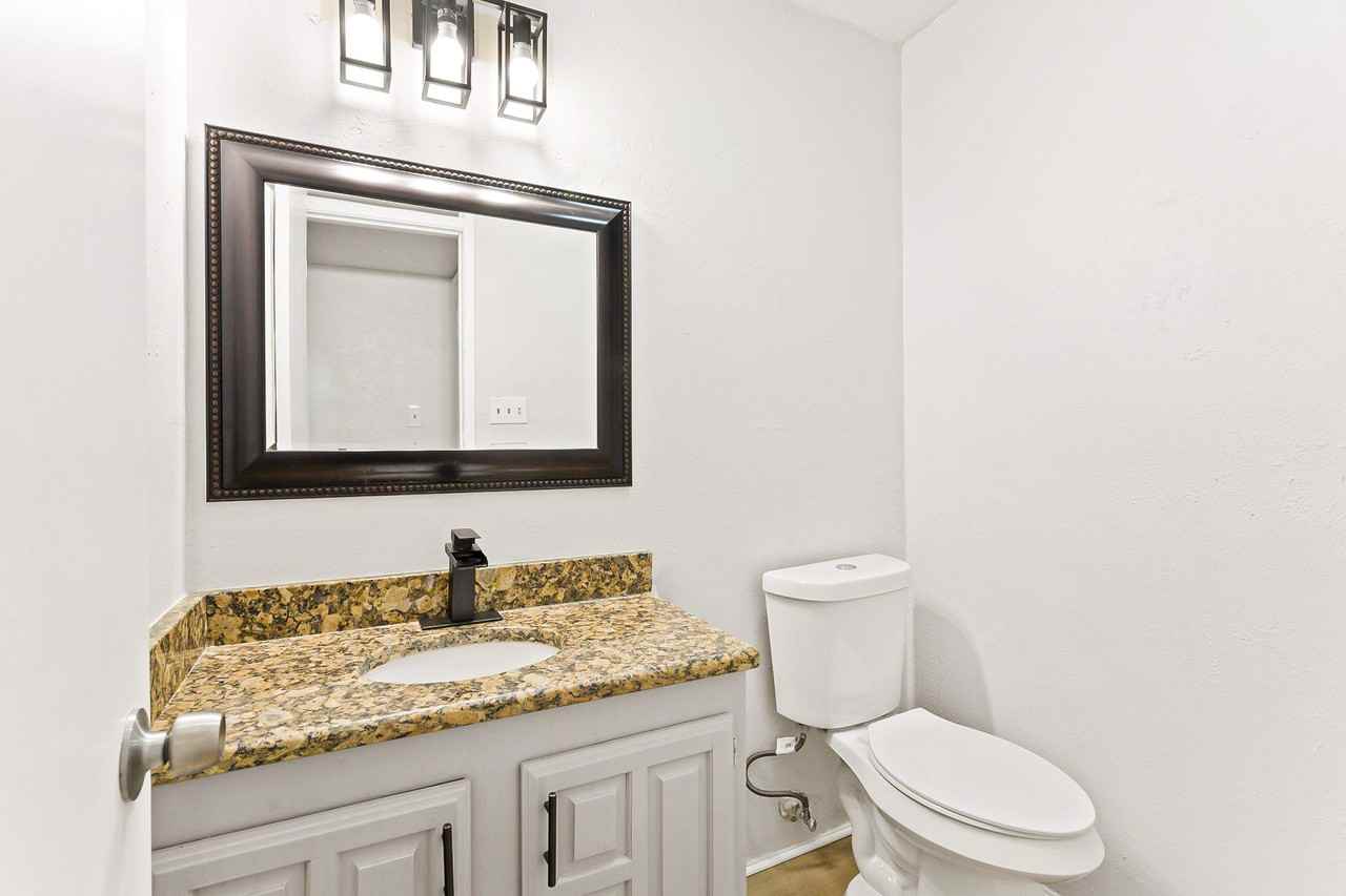 Horizon Pl - Photo 2 of 9