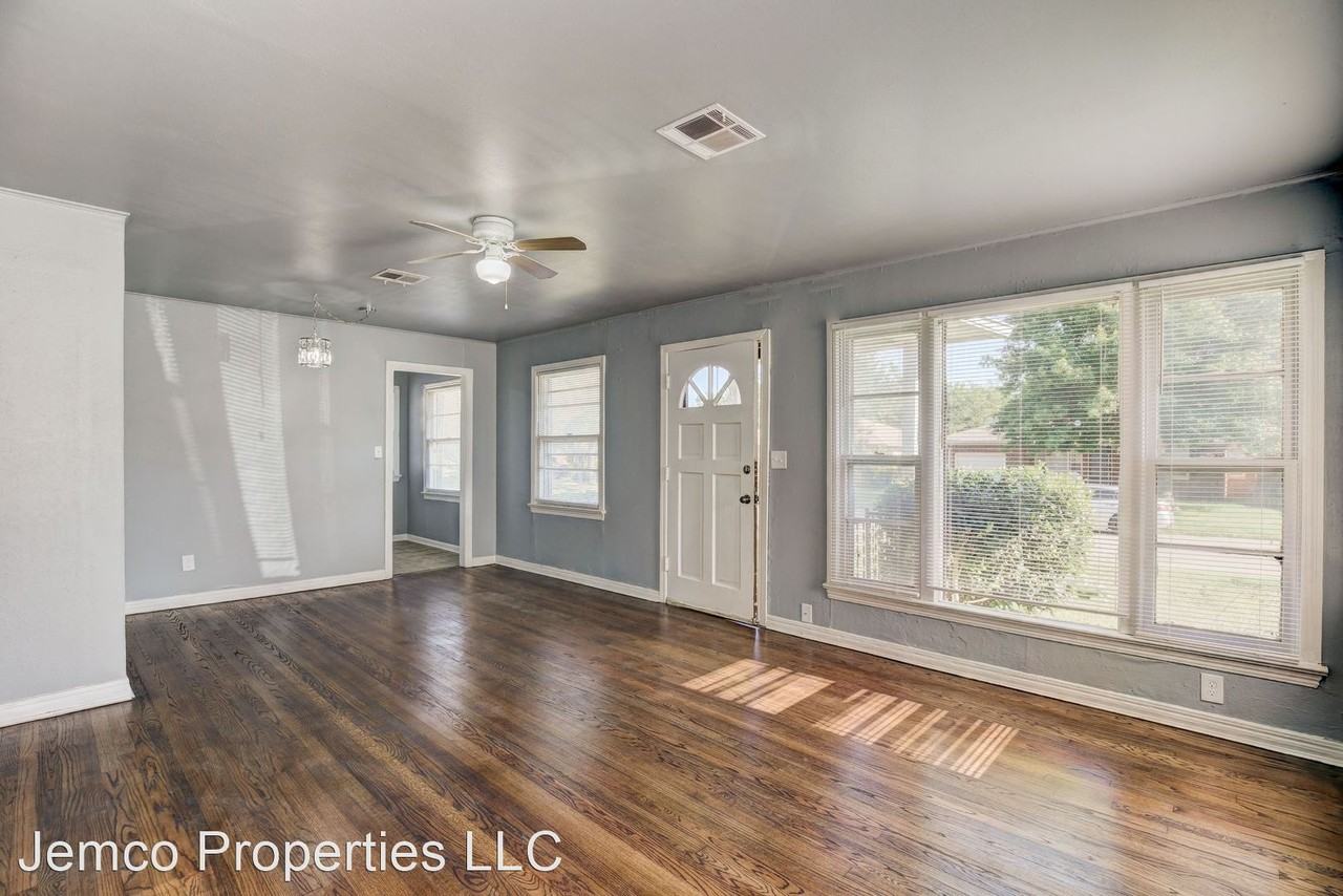 2024 Andover Ct - Photo 2 of 11