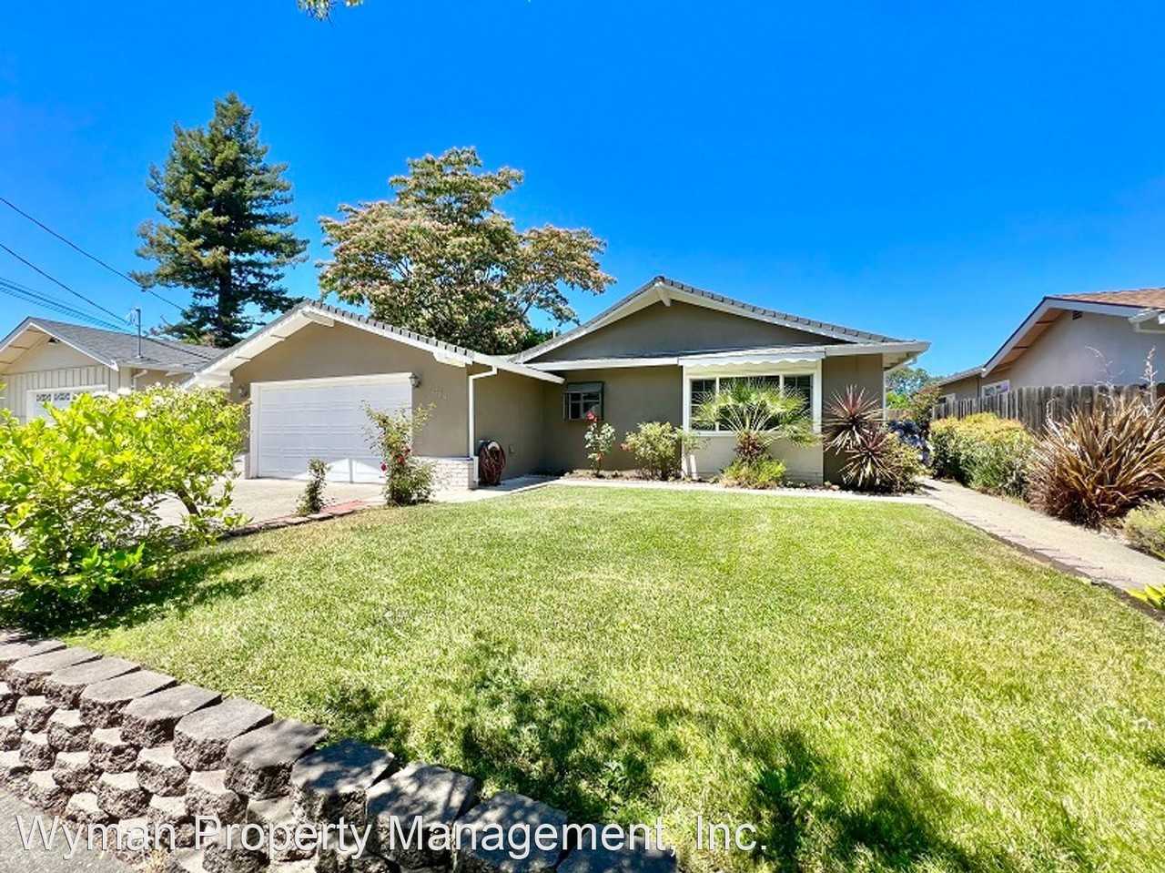 1584 Yellowstone St - Photo 2 of 25