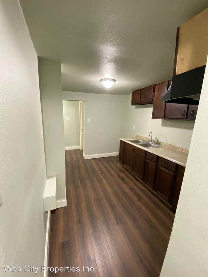 2639 Ghent St - Photo 3 of 15