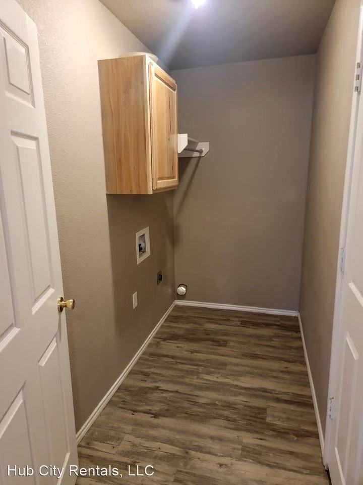 2223 Urbana Ave - Photo 2 of 10