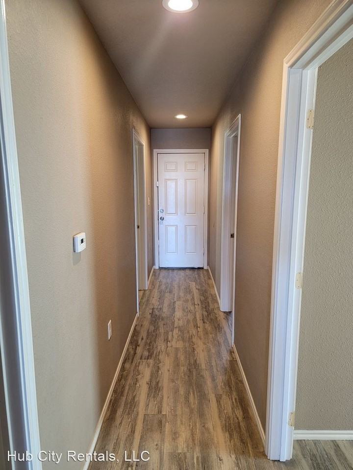 2223 Urbana Ave - Photo 3 of 10