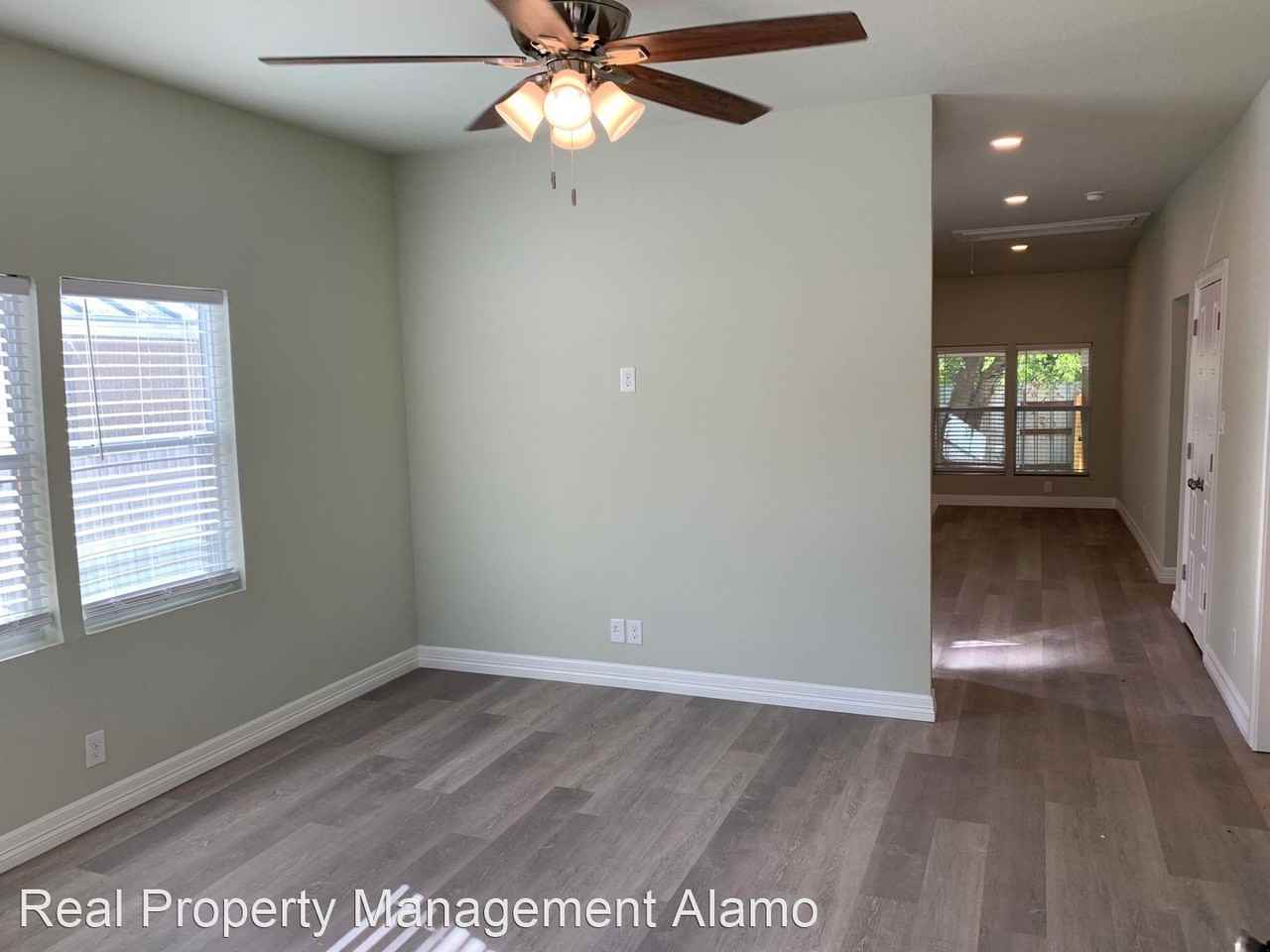 2122 San Luis St - Photo 3 of 20