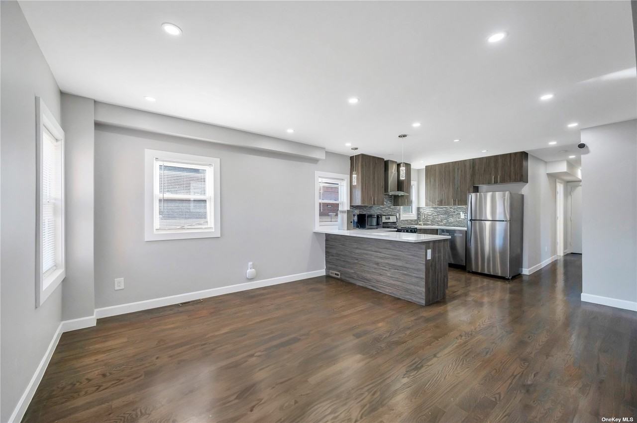 11902 226th St ##A - Photo 2 of 19