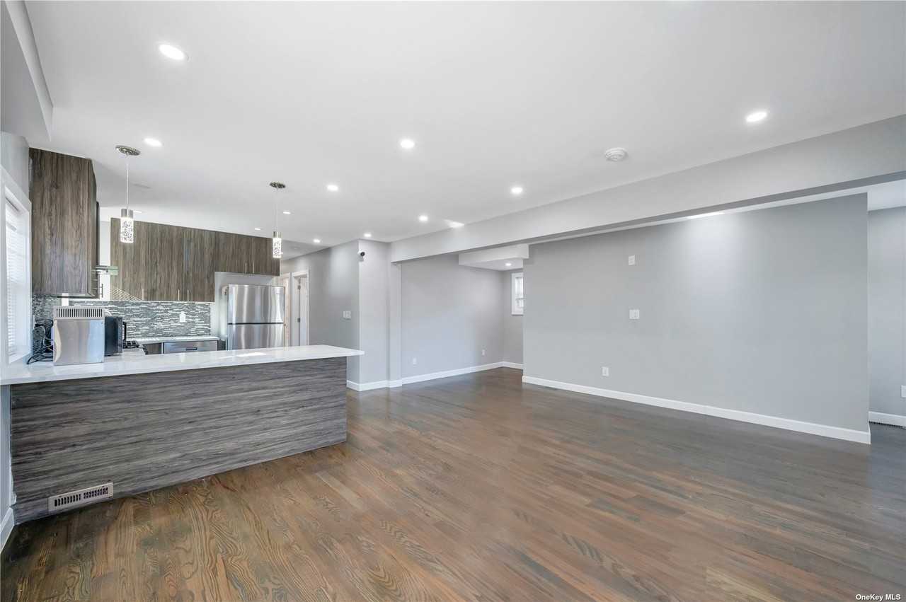 11902 226th St ##A - Photo 3 of 19