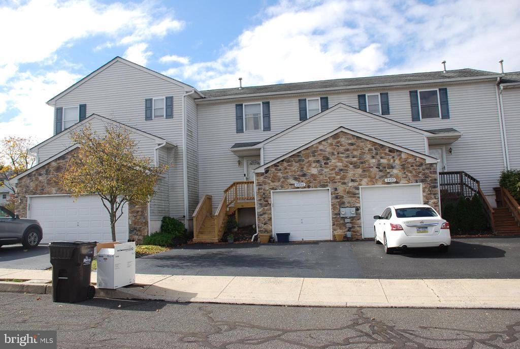 2486 Greenview Cmns - Photo 2 of 16