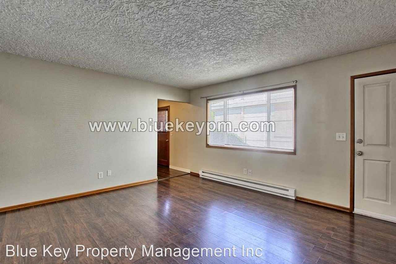 612 E 16th St - Photo 2 of 7