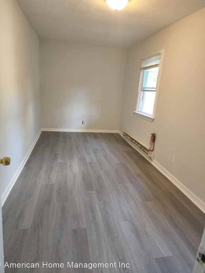 2bd 1bth remodeled - Photo 3 of 4