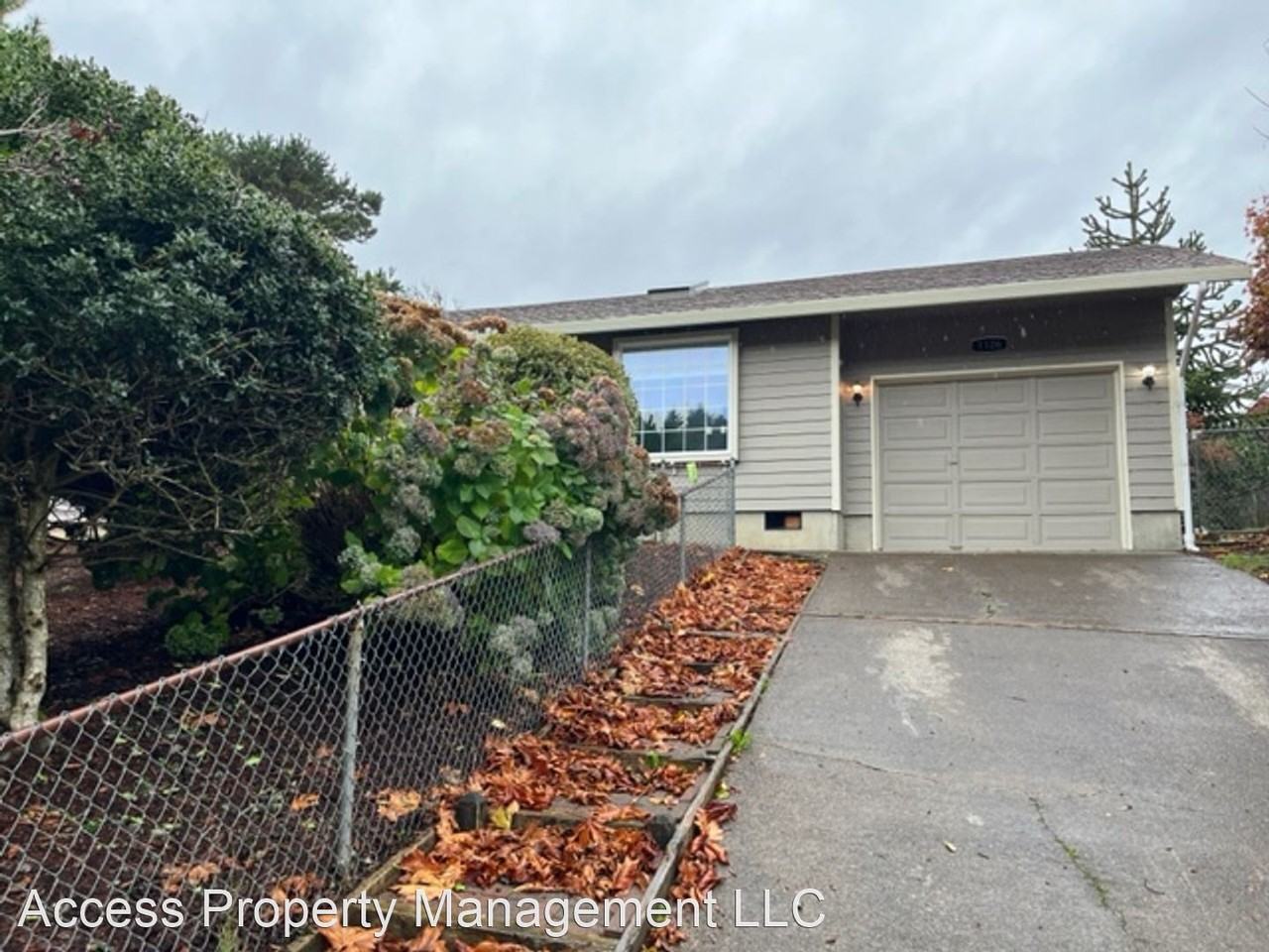 1126 Se Galley Ct - Photo 2 of 18