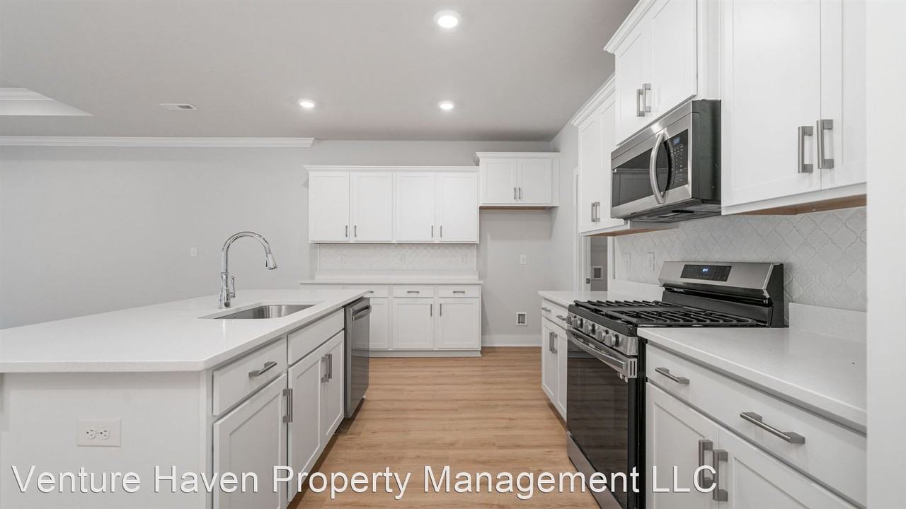 464 Raleigh Elm Dr Sw - Photo 3 of 15