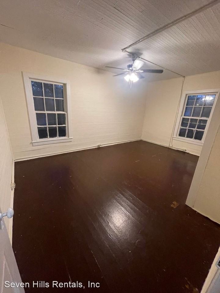 219 Avenue D Se - Photo 2 of 8