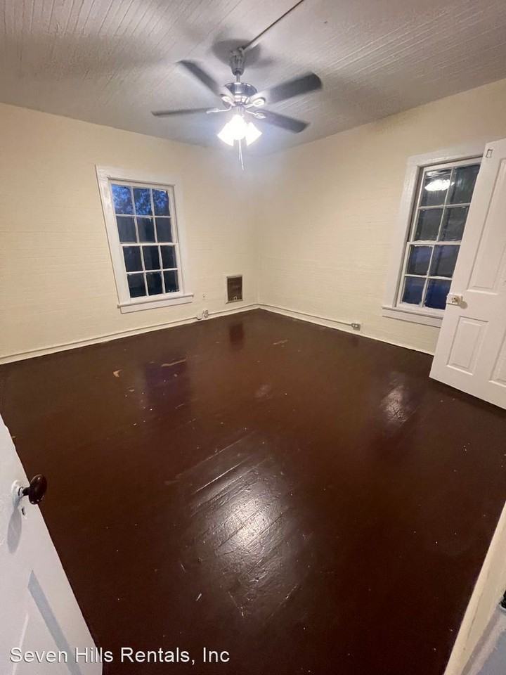 219 Avenue D Se - Photo 3 of 8