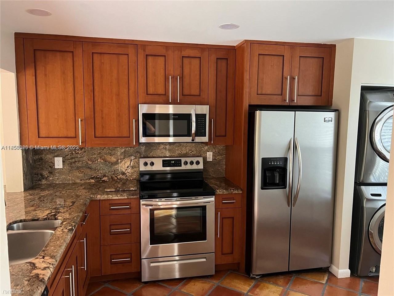 3016 Ne 21st Ter - Photo 3 of 4