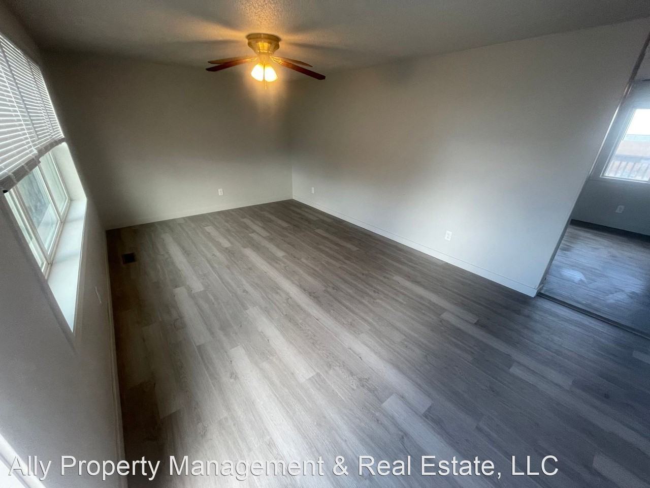 580 Mark Dr - Photo 2 of 18