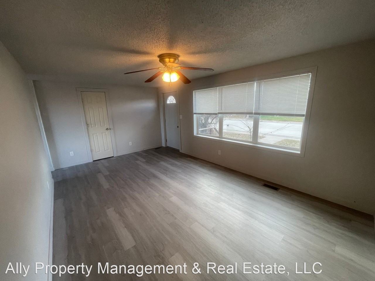 580 Mark Dr - Photo 3 of 18