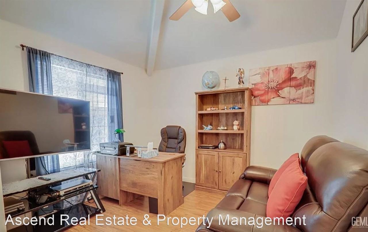 9423 Godiva Ave - Photo 2 of 7