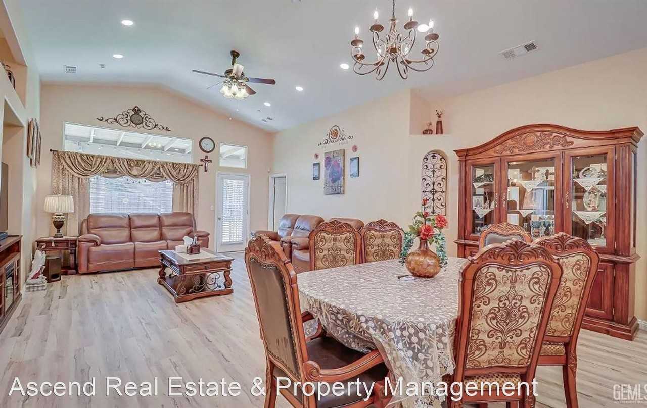 9423 Godiva Ave - Photo 3 of 7