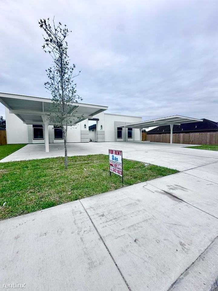 3800 N Robin Ave - Photo 2 of 19