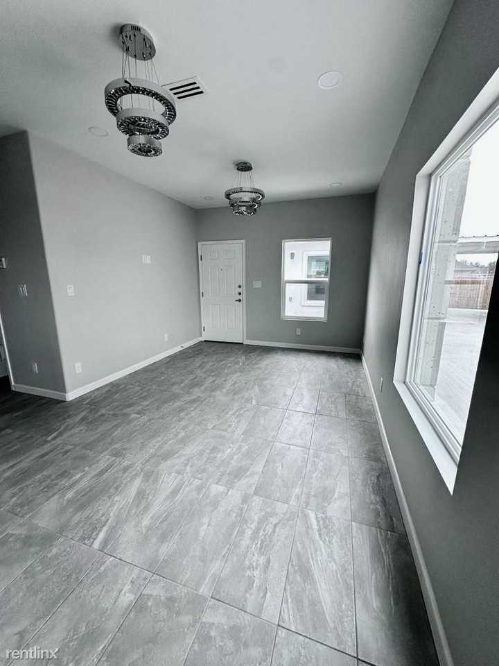 3800 N Robin Ave - Photo 3 of 19