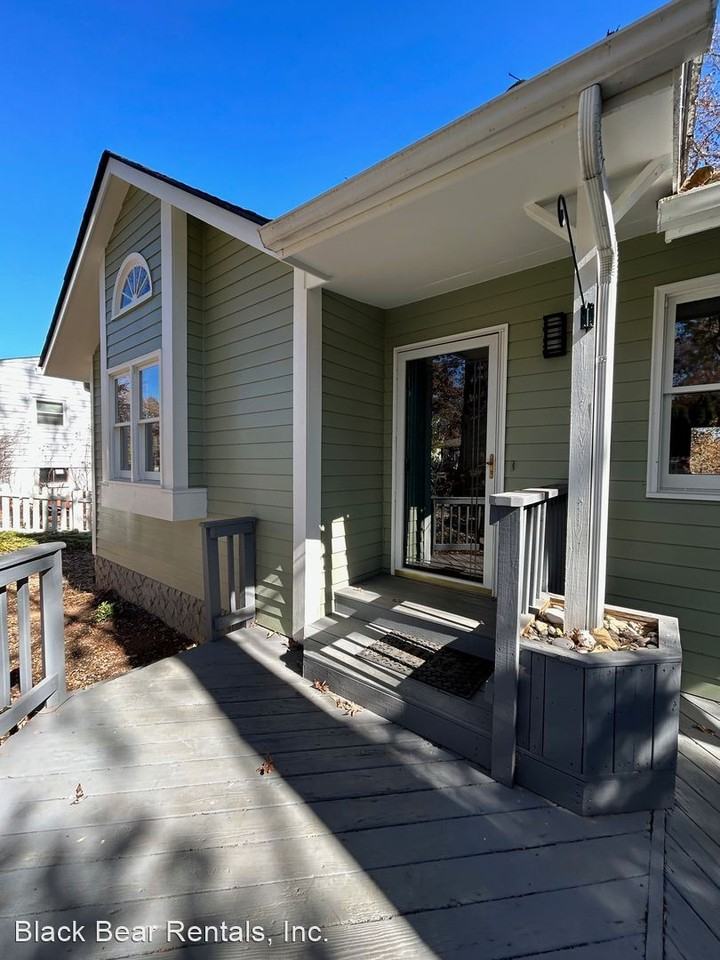 12 Waverly Ct - Photo 3 of 50