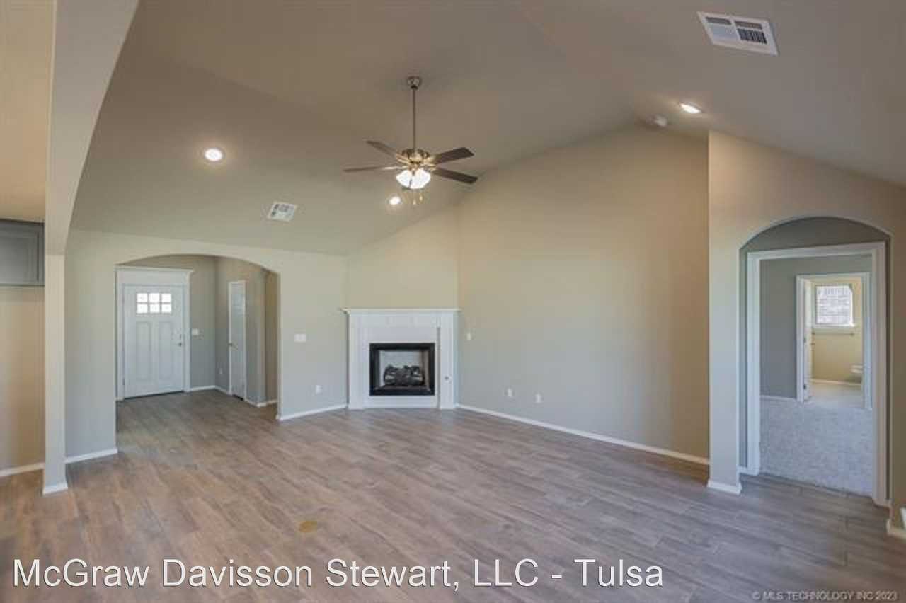 15709 E 75th Pl N - Photo 2 of 31