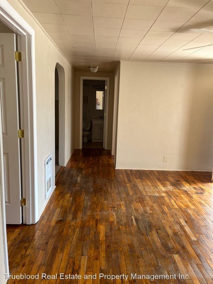 241 Ne Division St - Photo 2 of 39