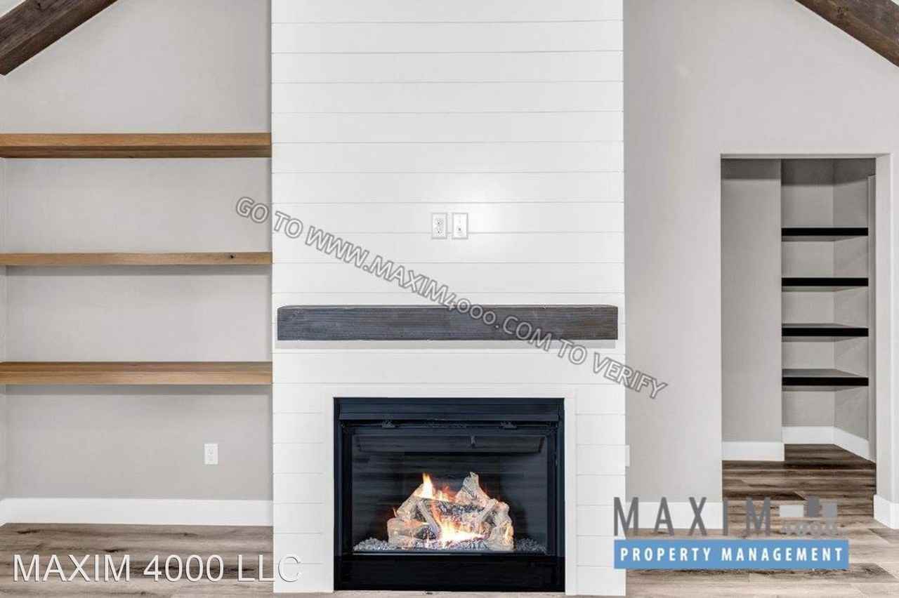 1660 8 Rd - Photo 2 of 29