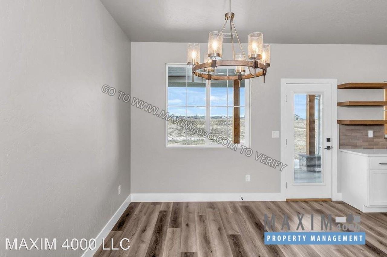 1660 8 Rd - Photo 3 of 29