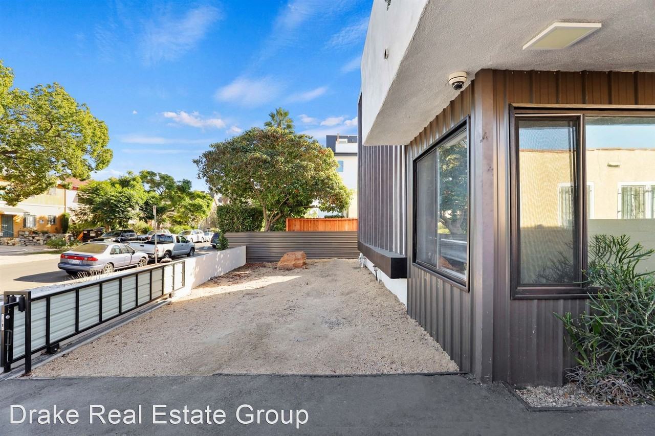 955 N Oxford Avenue - Photo 2 of 28