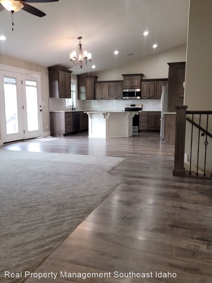 4740 Porter Dr - Photo 2 of 25