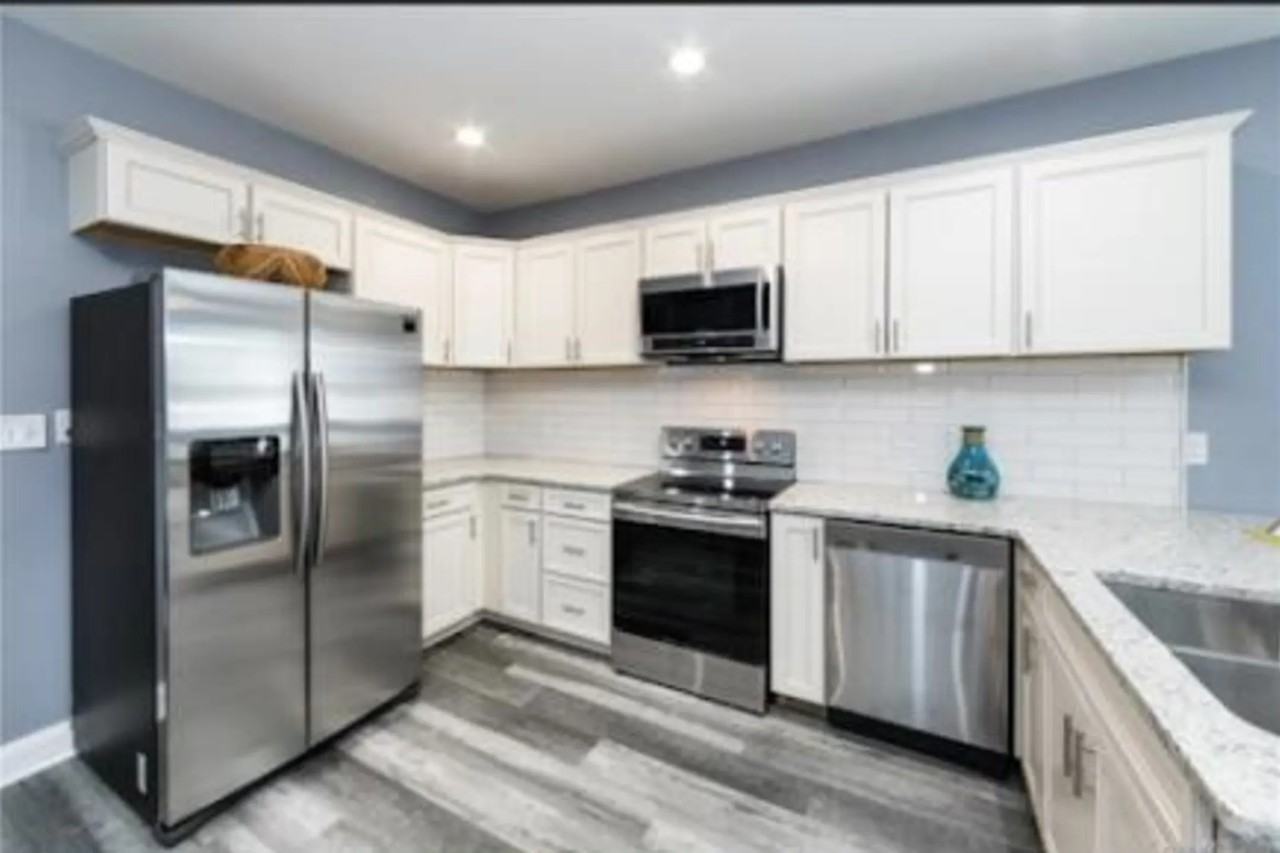 410 Katonah Ave - Photo 3 of 11