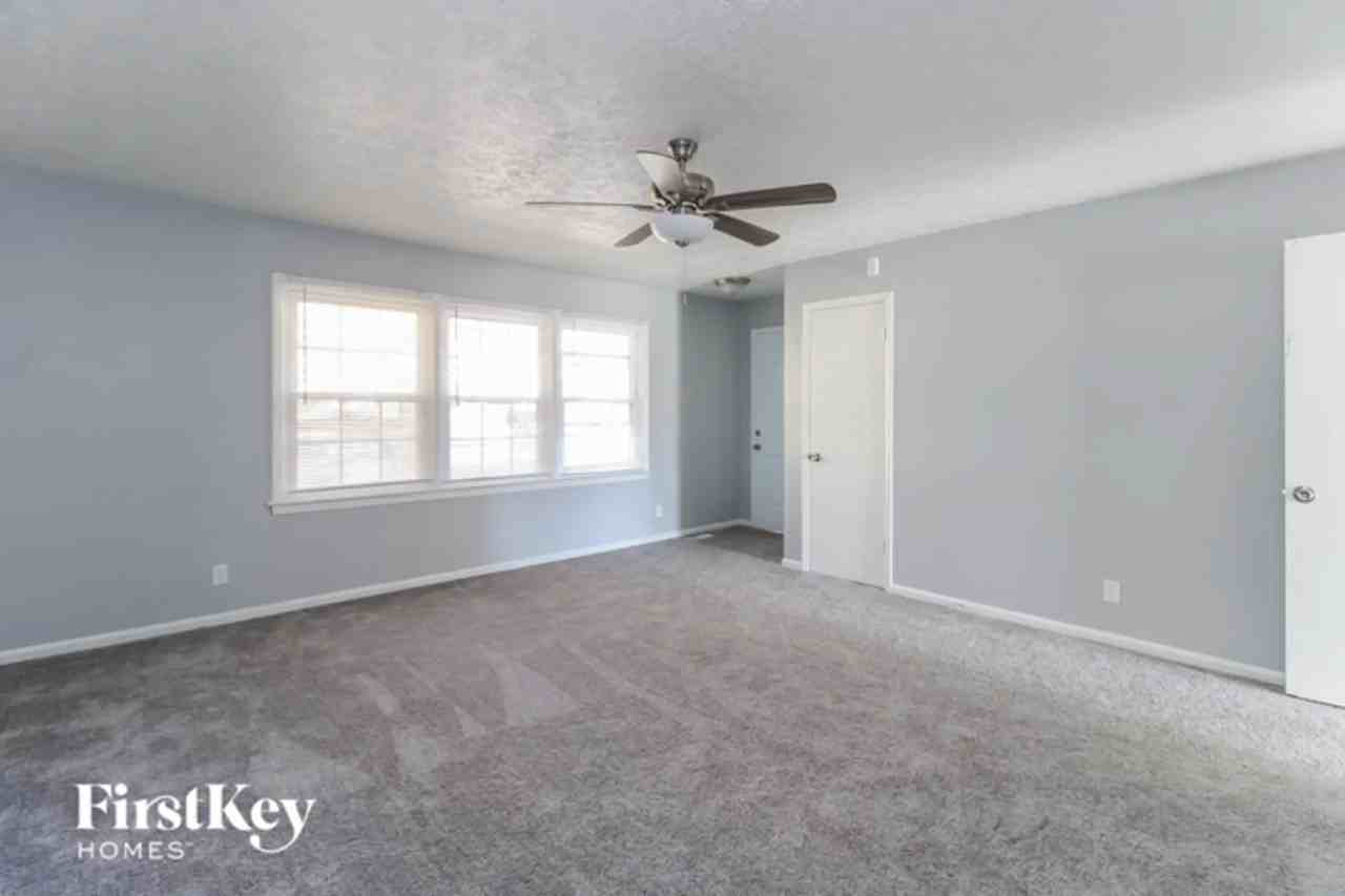 4118 Kingsland Cir - Photo 2 of 8