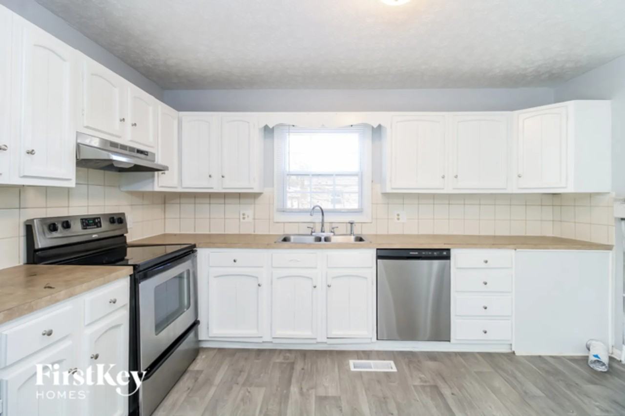 4118 Kingsland Cir - Photo 3 of 8