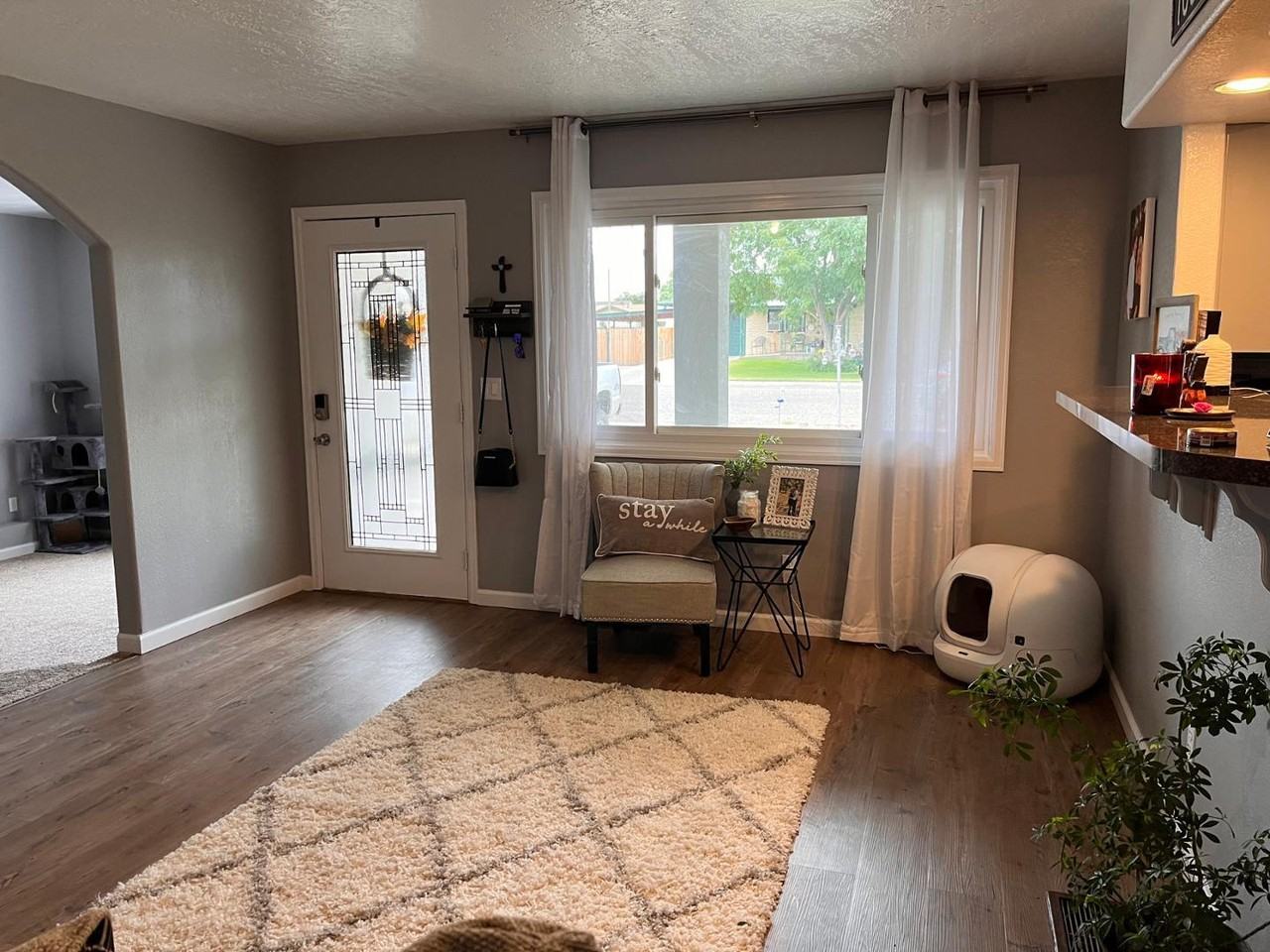 405 Holly Ave - Photo 2 of 15