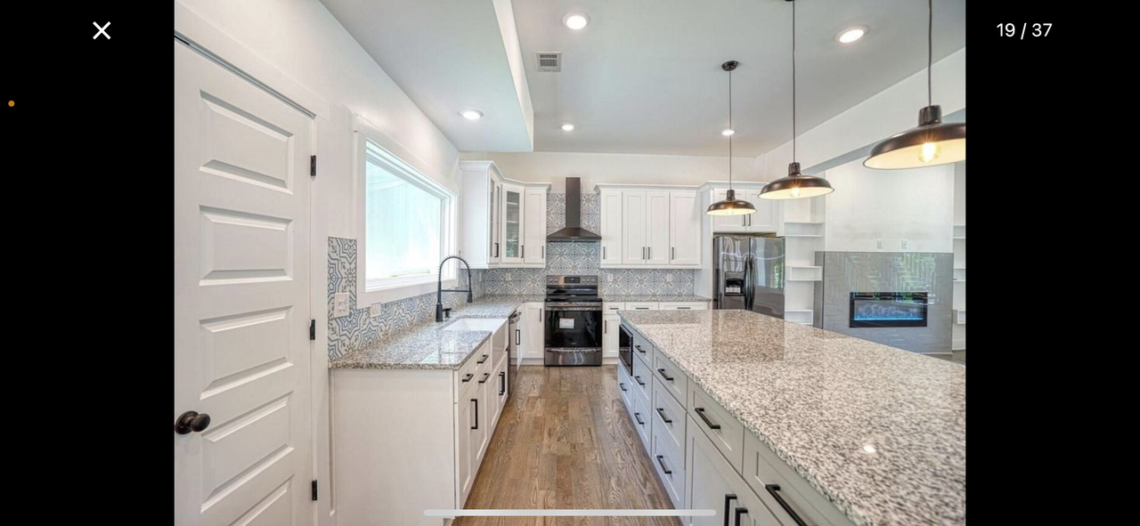 2173 Montrose Ave Sw - Photo 3 of 10