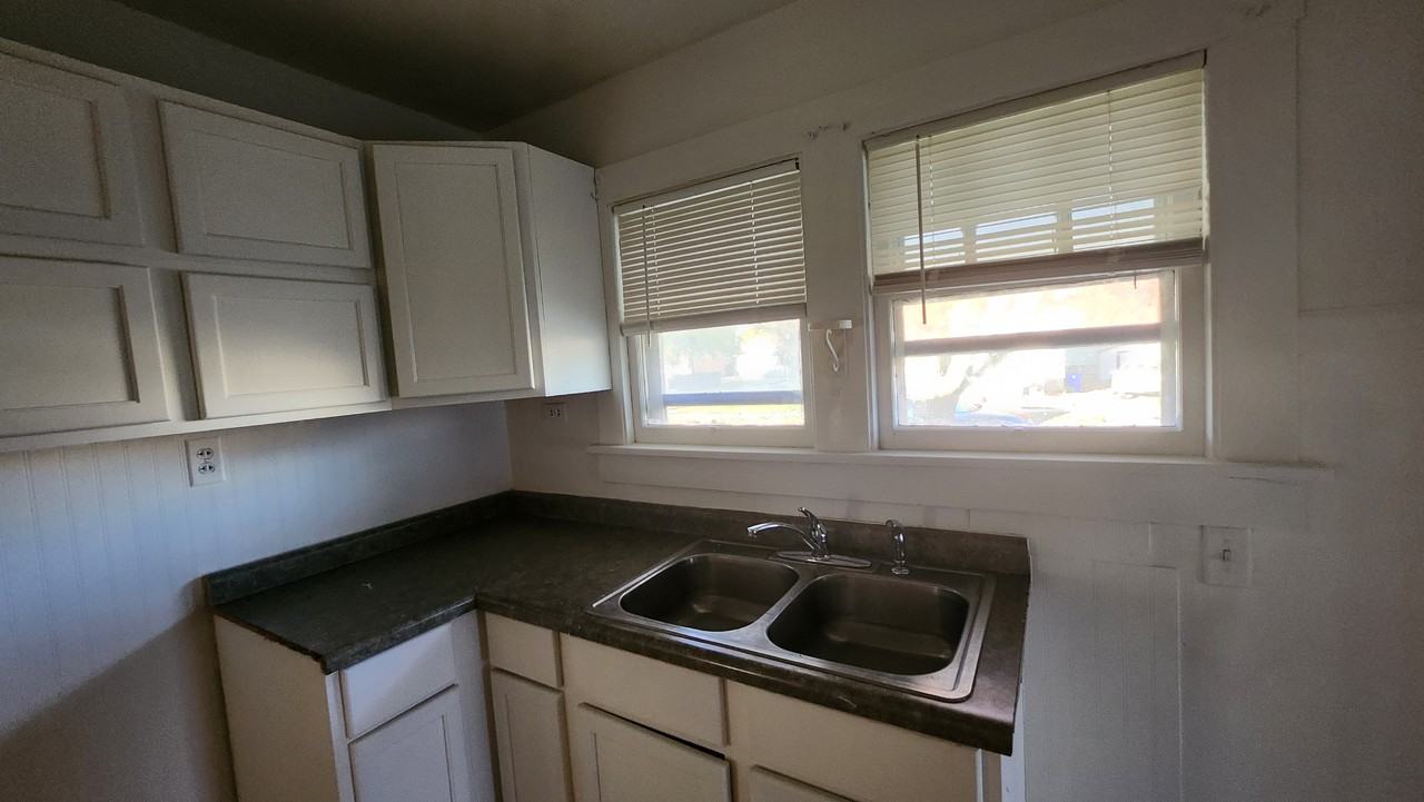 2266 E Clay St - Photo 2 of 7