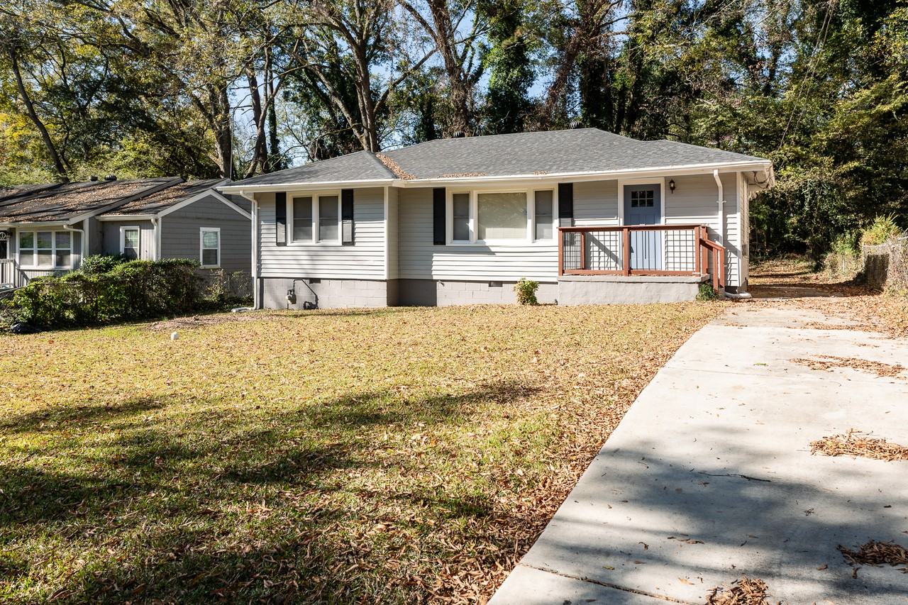 2153 Burroughs Ave Se - Photo 2 of 17