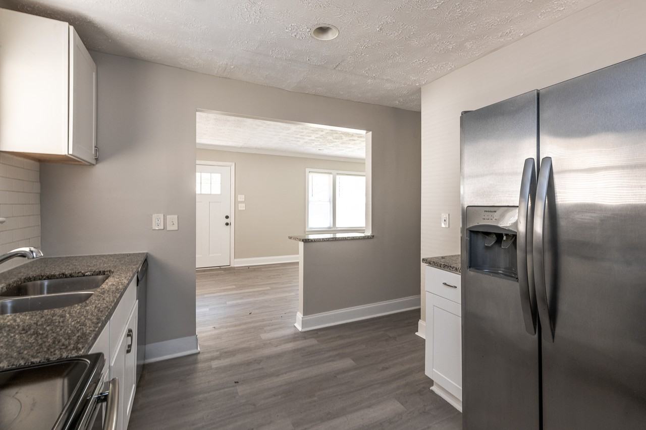 2153 Burroughs Ave Se - Photo 7 of 17