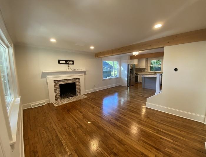1605 Onslow Dr - Photo 3 of 10